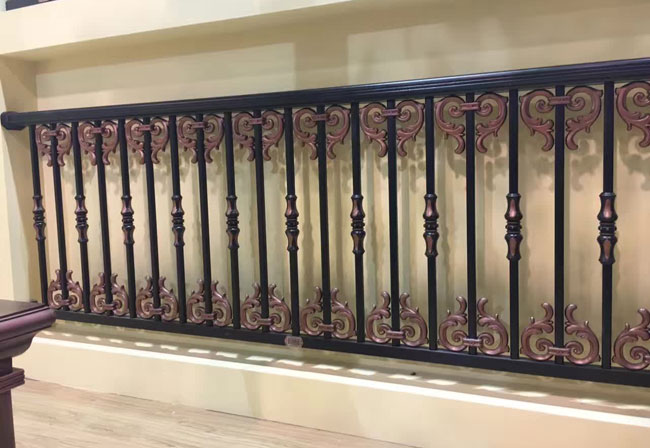 室內(nèi)室外圍欄